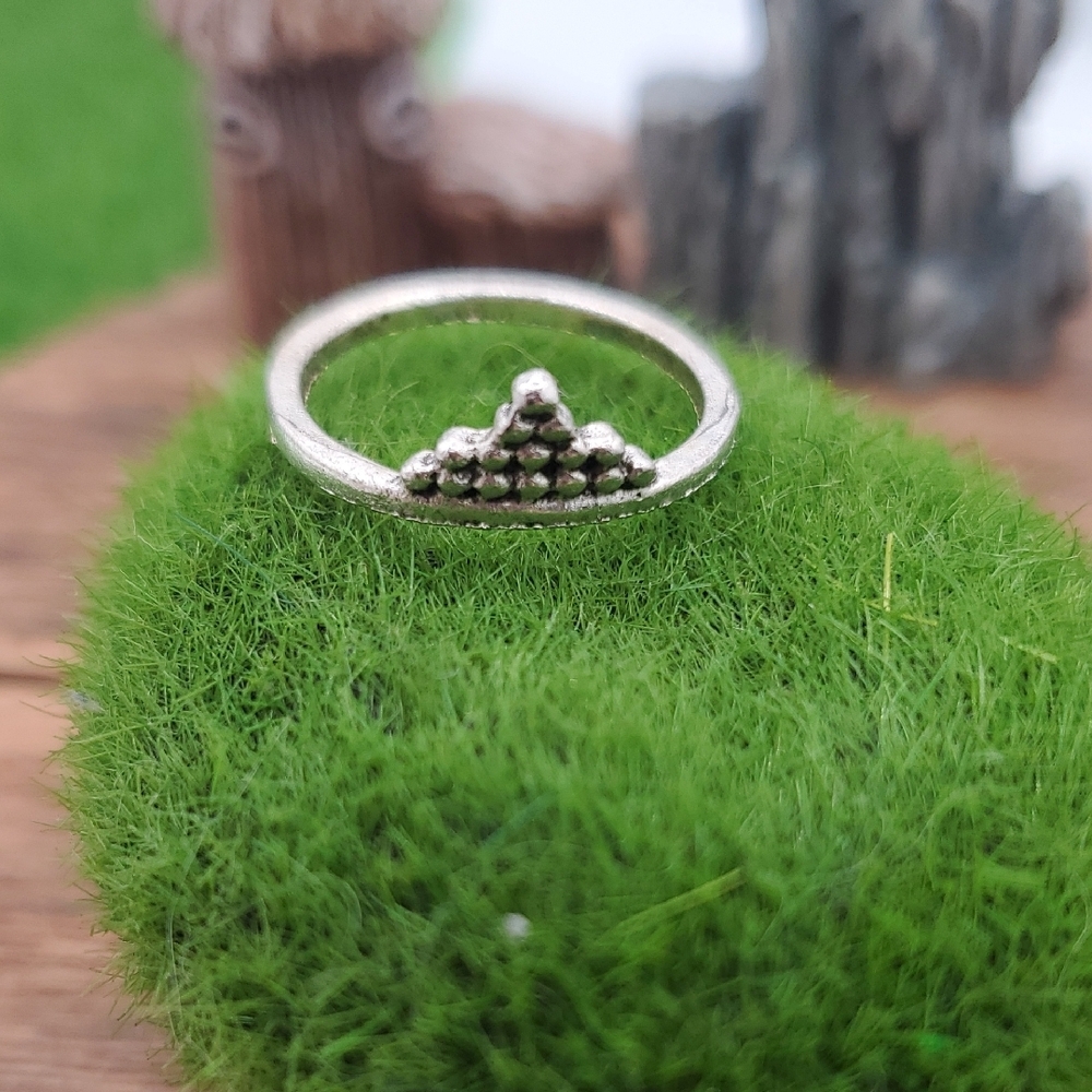 Cute Tiara Ring Size 4 R811